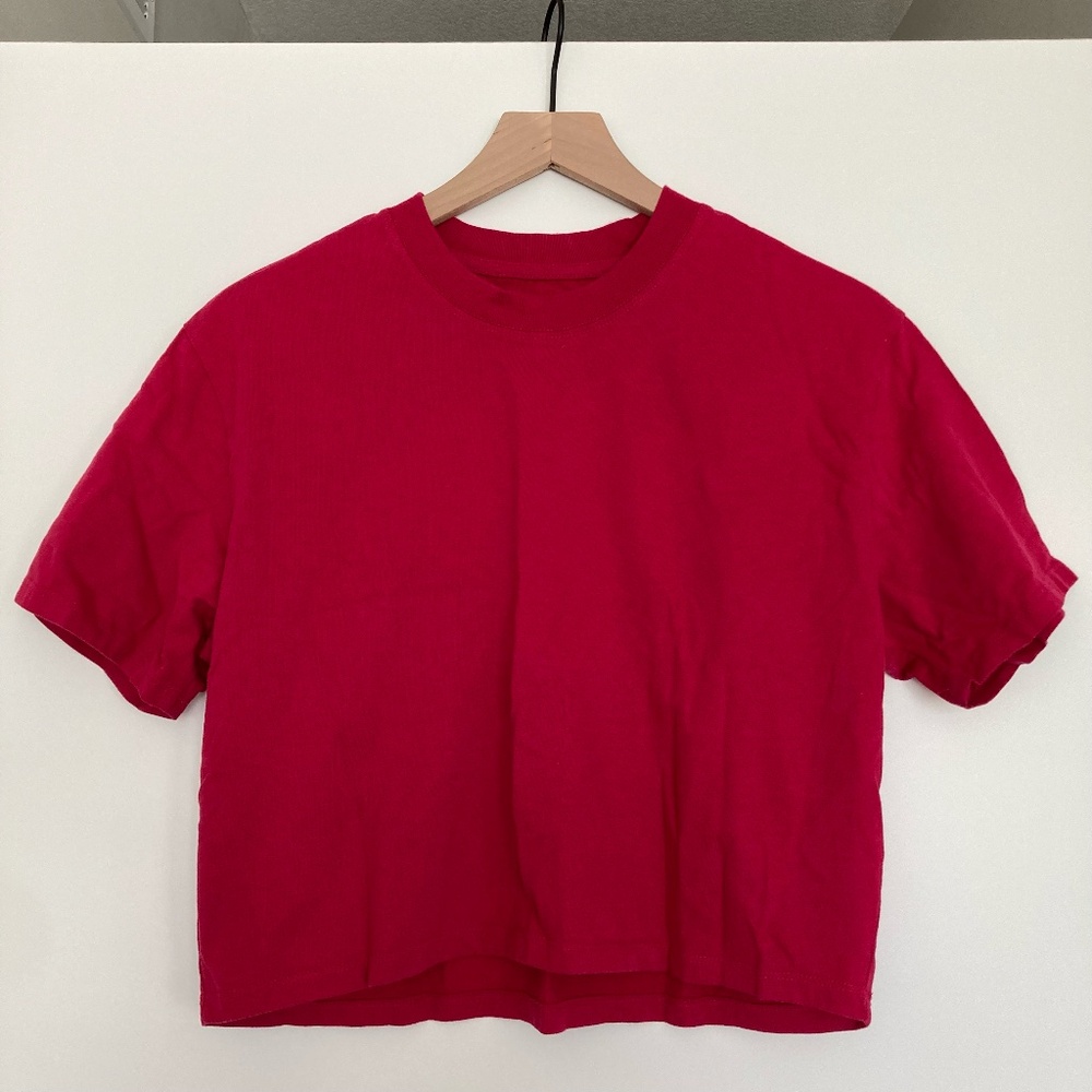 Abercrombie & Fitch Cropped Boyfriend Essential Tee in dark pink